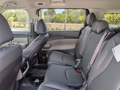 2026 Kia Carnival — photo 16 view