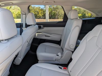 2026 Kia Sorento Hybrid - Photo 17