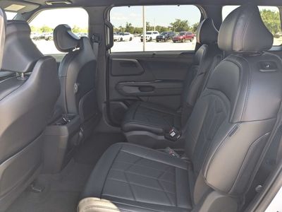 2027 Kia Telluride - Photo 17