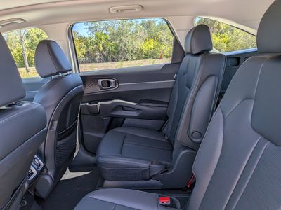 2026 Kia Sorento — photo 17 view