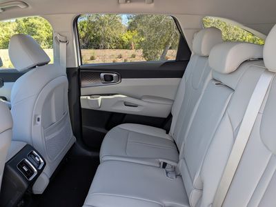 2026 Kia Sorento Hybrid — photo 17 view