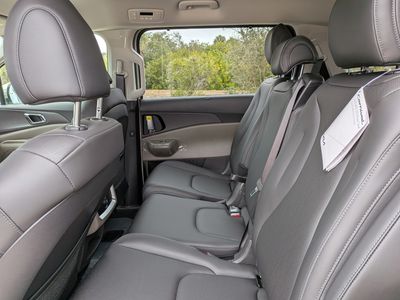 2026 Kia Carnival — photo 16 view
