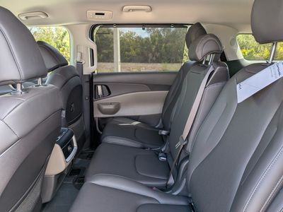 2026 Kia Carnival Hybrid - Photo 16