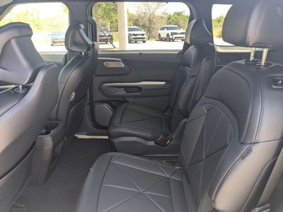 2027 Kia Telluride Hybrid - Photo 18