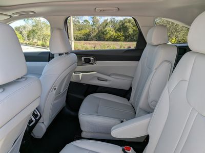 2026 Kia Sorento Hybrid - Photo 17