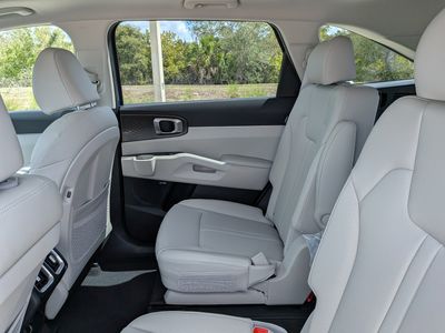 2026 Kia Sorento — photo 17 view