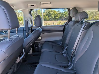 2026 Kia Carnival — photo 15 view