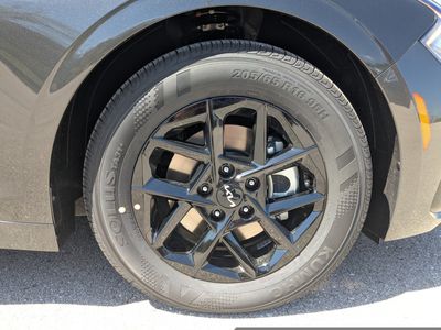 2026 Kia K5 — photo 11 view