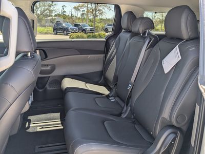 2026 Kia Carnival Hybrid — photo 18 view