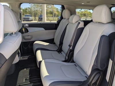 2026 Kia Carnival — photo 17 view