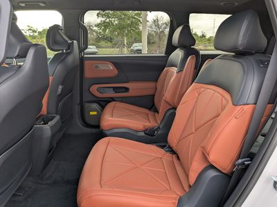 2027 Kia Telluride Hybrid - Photo 18