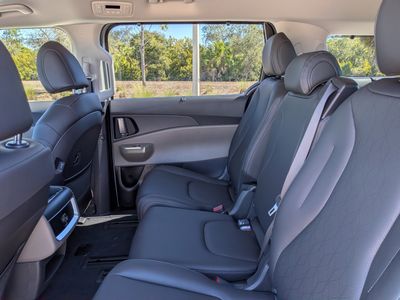 2026 Kia Carnival Hybrid - Photo 16