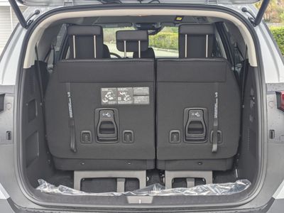 2026 Kia Carnival Hybrid — photo 13 view