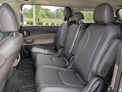 2026 Kia Carnival Hybrid — photo 18 view