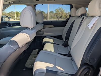 2026 Kia Carnival Hybrid - Photo 18