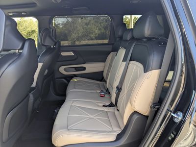 2027 Kia Telluride - Photo 22