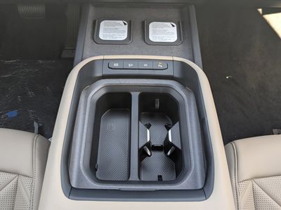 2027 Kia Telluride - Photo 24