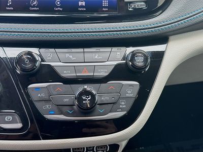 2021 Chrysler Pacifica - Photo 12