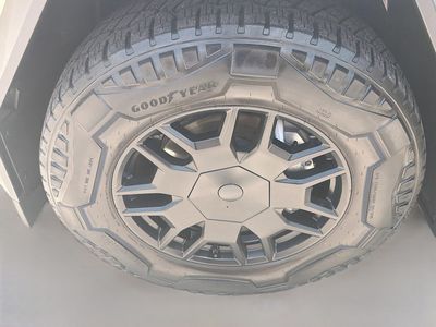 2024 Tesla Cybertruck - Photo 35