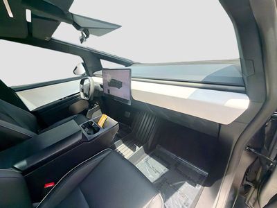 2024 Tesla Cybertruck - Photo 31