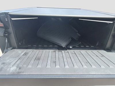 2024 Tesla Cybertruck - Photo 25