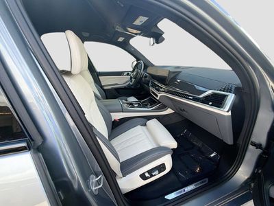 2025 BMW X7 - Photo 29