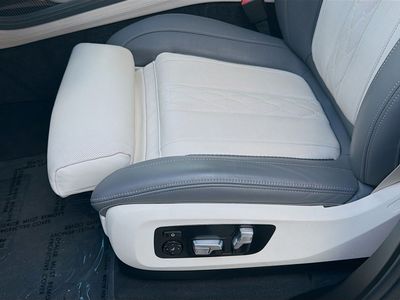 2025 BMW X7 - Photo 15