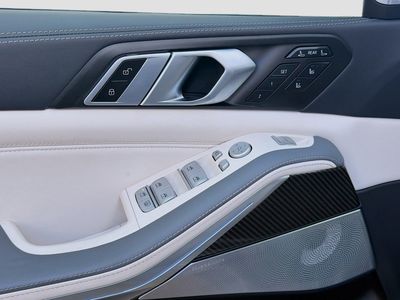 2025 BMW X7 - Photo 14
