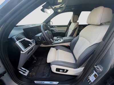 2025 BMW X7 - Photo 16