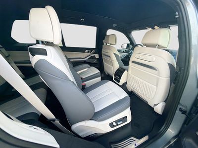 2025 BMW X7 - Photo 26
