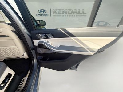 2025 BMW X7 - Photo 28