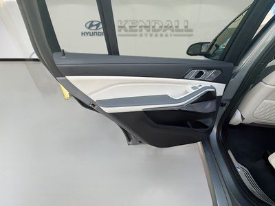 2025 BMW X7 - Photo 23