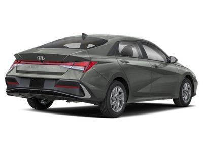 2024 Hyundai Elantra - Photo 2