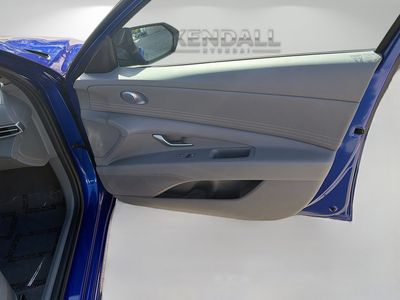 2025 Hyundai Elantra - Photo 30