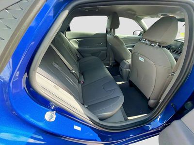 2025 Hyundai Elantra - Photo 25
