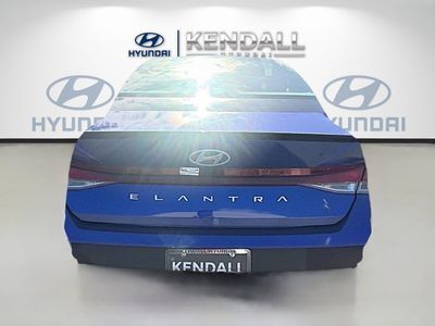 2025 Hyundai Elantra - Photo 5