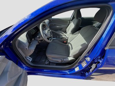 2025 Hyundai Elantra - Photo 16