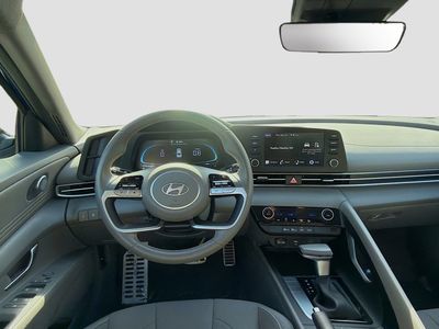 2025 Hyundai Elantra - Photo 18
