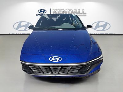 2025 Hyundai Elantra - Photo 2
