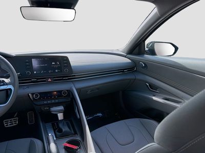 2025 Hyundai Elantra - Photo 19