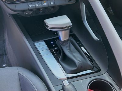2025 Hyundai Elantra - Photo 13