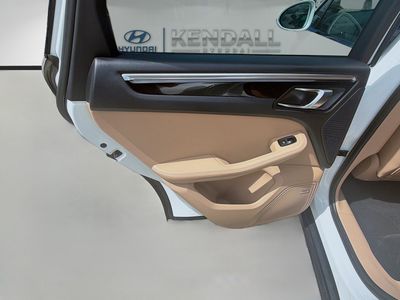 2021 Porsche Macan - Photo 23