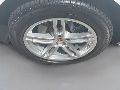 2021 Porsche Macan - Photo 34
