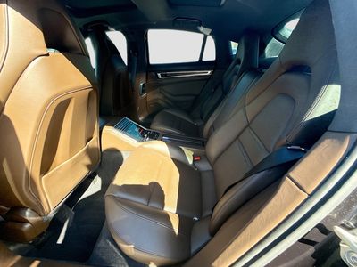 2020 Porsche Panamera - Photo 21