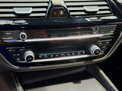 2023 BMW M5 — photo 11 view