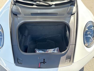 2025 Porsche 911 - Photo 30
