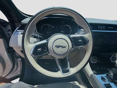 2022 Jaguar F-PACE - Photo 8