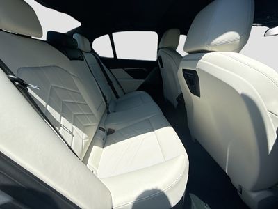 2025 BMW i5 - Photo 26