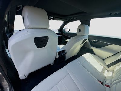2025 BMW i5 - Photo 22