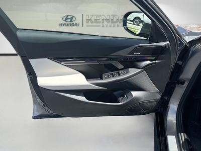 2025 BMW i5 - Photo 17